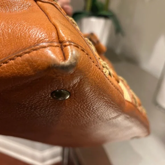 Vintage Isabella Fiore Tan and Brown Shoulder Bag - Picture 8 of 10